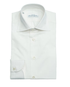 These are truly great shirts.&nbsp;We have seen a lot of shirts along the way and Avino stole our hearts straight away.&nbsp;Love on first try.


Tailored fit. This means between slim and classic fit
Fits true to the size. If in doubt of your size, please contact us HERE
100% cotton
Fine twill weave
Semi spread collar
Single, rounded cuff
106524 / P58510 /1000 / SAS Houston
Made in Italy