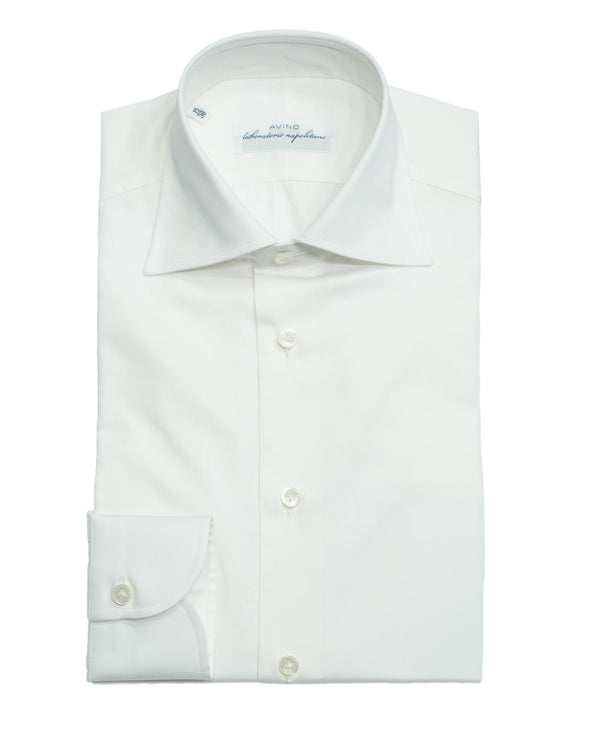 These are truly great shirts.&nbsp;We have seen a lot of shirts along the way and Avino stole our hearts straight away.&nbsp;Love on first try.


Tailored fit. This means between slim and classic fit
Fits true to the size. If in doubt of your size, please contact us HERE
100% cotton
Fine twill weave
Semi spread collar
Single, rounded cuff
106524 / P58510 /1000 / SAS Houston
Made in Italy