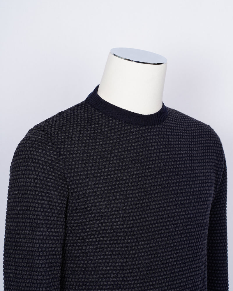Crew neck 100% merino wool micro spotknit from G.R.P. Firenze. Spotknit is already a icon quality for G.R.P. and is a stable in our knitwear range.  100% Merino Wool  Long sleeves Art. SF TEC 2/14 BICOLOR  Col. Blu Notte / Antracite