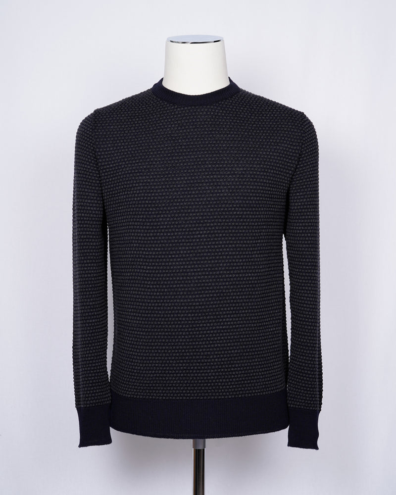 Crew neck 100% merino wool micro spotknit from G.R.P. Firenze. Spotknit is already a icon quality for G.R.P. and is a stable in our knitwear range.  100% Merino Wool  Long sleeves Art. SF TEC 2/14 BICOLOR  Col. Blu Notte / Antracite