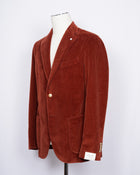 L.B.M. 1911 corduroy jacket in burned orange color. Unconstructed shoulder and unlined structure complete the laid back elegance of this  jacket. Corduroy and autumn belong together like Italy and red wine.  Regular fit Fits true to the size. If in doubt of your size, please contact us HERE Unlined Unconstructed shoulder 2 Buttons Side vents Notch lapel Patch pockets Composition: 100% cotton Color: Burned orange Modello: 2837/1 Article: 05150/2 Made in Italy
