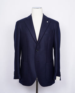 Regular fit Fits true to the size. If in doubt of your size, please contact us HERE Unlined Unconstructed shoulder 2 Buttons Side vents Notch lapel Patch pockets Composition: 95% wool, 5% cashmere Color: Green Modello: 2898 Article: 02206/1 Made in Italy Blue L.B.M. 1911 wool & cashmere jacket. Wool gives the Unconstructed shoulder and unlined structure. Wool brings the durability and cashmere the soft and luxurious touch.  Perfect jacket for almost any semiformal occasion in autumn and winter. 