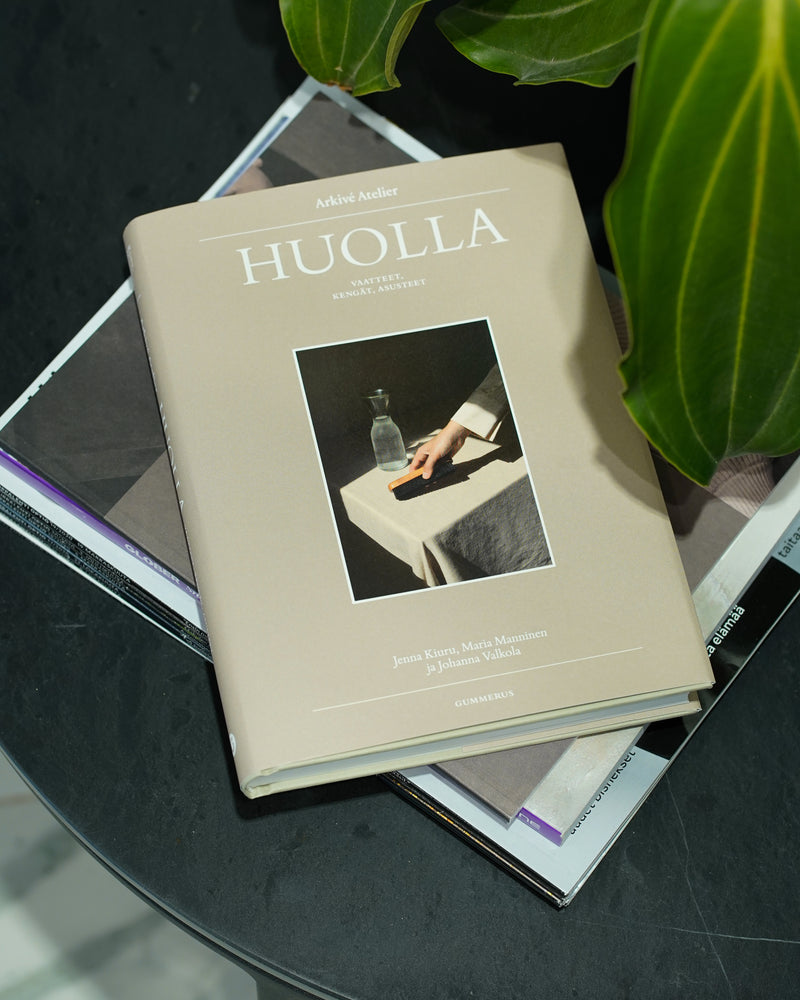 HUOLLA -kirja By Arkivé Atelier