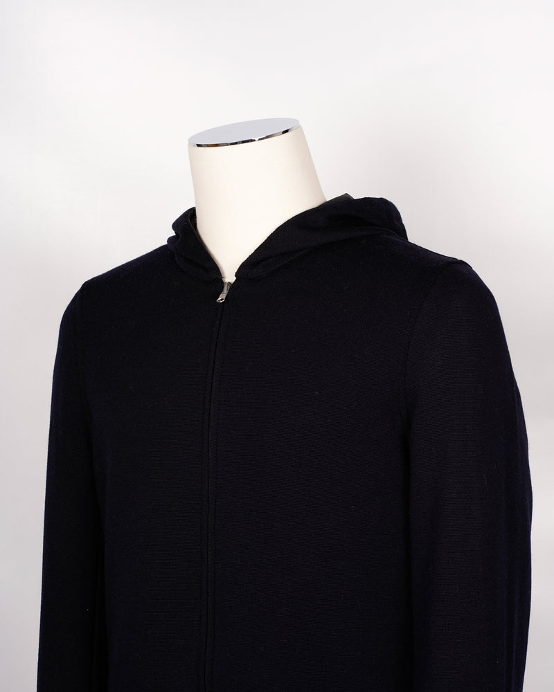 Gran Sasso Rain wool hooded knit. Garment (the fibres of the wool) has been treated with TEFLON™ fabric protector applied by Zegna Baruffa Lane Borgosesia. This gives the final product  water resistance in all conditions and also protects against dry dirt and the absorption of liquid substances, whether water or oil. Real added value!  Gran Sasso Rain Wool Hoodie Article: 57105/69301 Model: Giubbino Color: 598 / Navy Knit100% wool Outer layer 100% Pl
