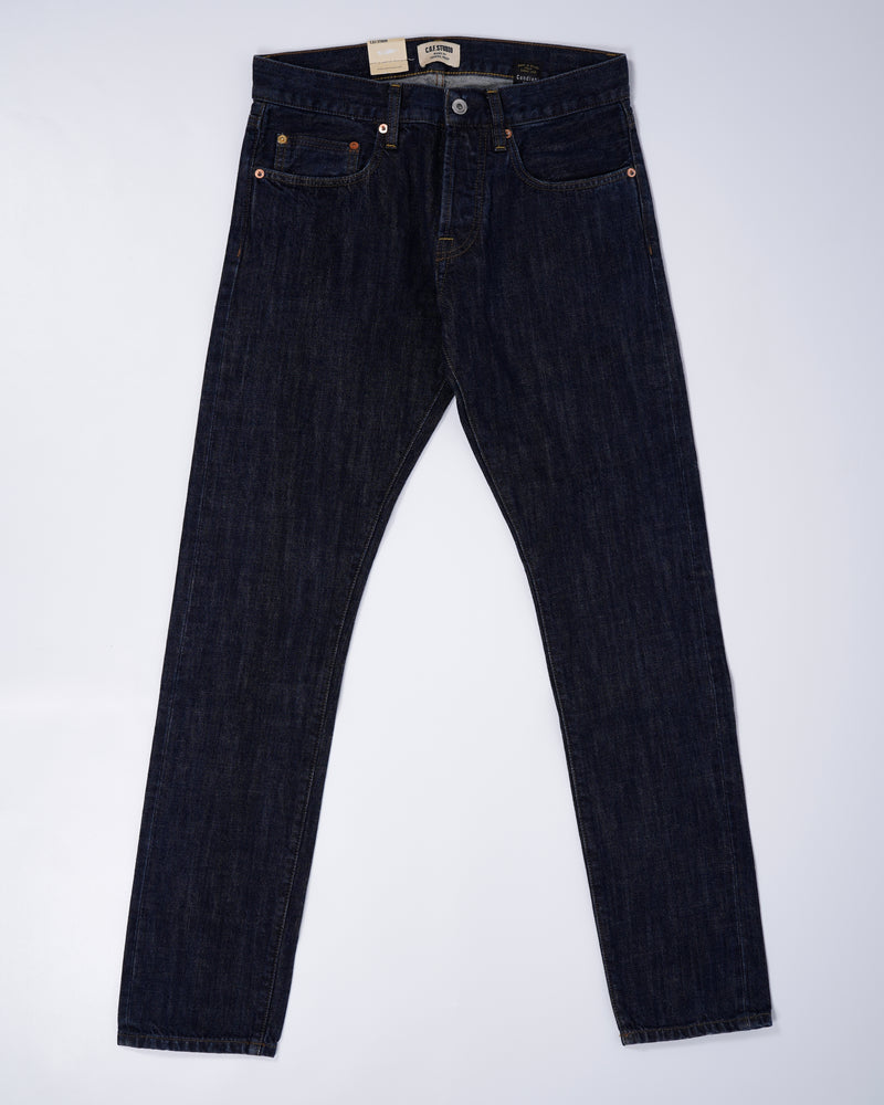 This 13oz Selvedge from Candiani has a solid indigo color throughout the garment, allowing for personal wear and patina, while the Rinsed wash keeps the jeans from dry-bleeding on other fabric.  Classic 5 pocket jeans Mod. M3 13 oz. 100% Cotton Made in Italy