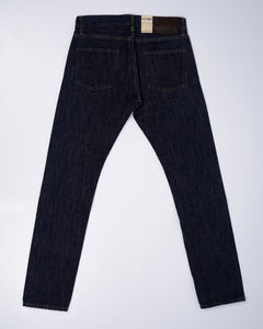 This 13oz Selvedge from Candiani has a solid indigo color throughout the garment, allowing for personal wear and patina, while the Rinsed wash keeps the jeans from dry-bleeding on other fabric.  Classic 5 pocket jeans Mod. M3 13 oz. 100% Cotton Made in Italy