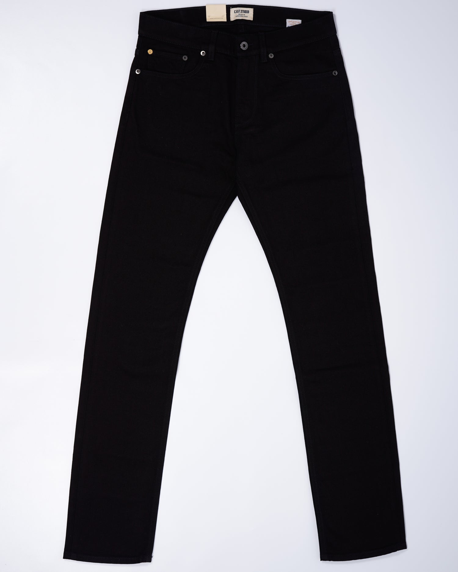 Black stretch jeans made in a slim M1 model. A regular waist and narrow fit throughout the leg makes for a slim look while remaining comfortable from the first wear.  Classic 5 pocket jeans Mod. M1 Slim 12 oz. 98% Cotton 2% Elastan Article model: M11801