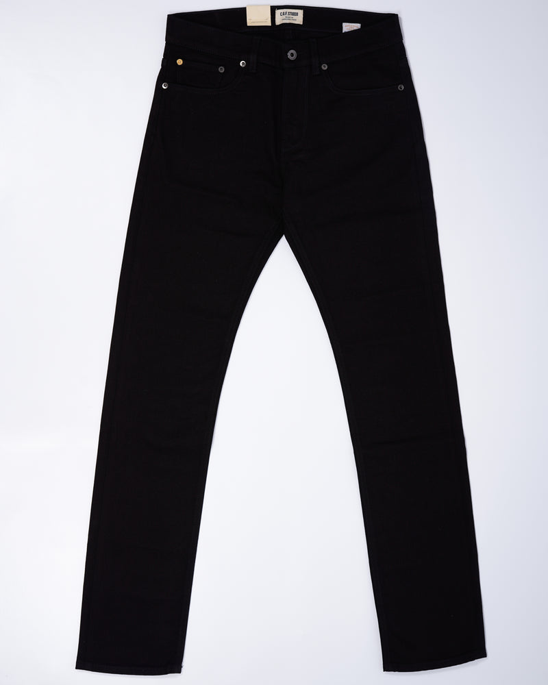 Black stretch jeans made in a slim M1 model. A regular waist and narrow fit throughout the leg makes for a slim look while remaining comfortable from the first wear.  Classic 5 pocket jeans Mod. M1 Slim 12 oz. 98% Cotton 2% Elastan Article model: M11801