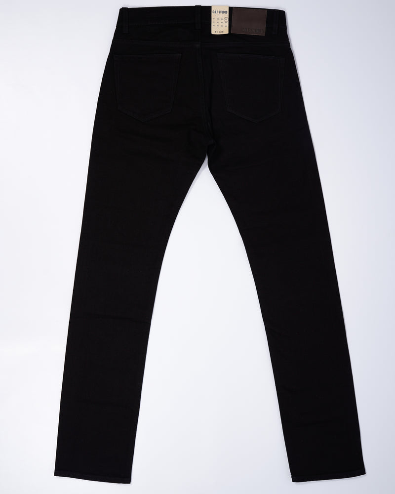 Black stretch jeans made in a slim M1 model. A regular waist and narrow fit throughout the leg makes for a slim look while remaining comfortable from the first wear.  Classic 5 pocket jeans Mod. M1 Slim 12 oz. 98% Cotton 2% Elastan Article model: M11801