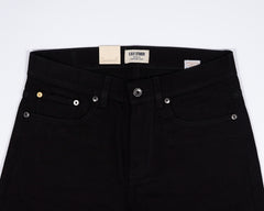 Black stretch jeans made in a slim M1 model. A regular waist and narrow fit throughout the leg makes for a slim look while remaining comfortable from the first wear.  Classic 5 pocket jeans Mod. M1 Slim 12 oz. 98% Cotton 2% Elastan Article model: M11801