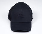 Men´s cotton gabardine cap with embroidered C.P. -logo in front, adjustable strap in the back and tone on tone stitchings  and detailing. A classic six panel structure.  Crafted in a classic six panel style, this men's cap features a curved brim, tonal- Curved Brim Embroidered Logo Stitched Detailing Six Panel Construction Adjustable Strap Mod. MAC091A00 5279A Col. 888 / Total eclipse
