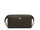 WASHBAG NECESSITY KINGS GREEN Measurements: L: 26 H: 14 W: 12cm Body: Jacquard woven cotton canvas Fabric composition: PA 12% CO 40% PL 48% - 810 gr/m Trimmings: Black, Vegetable tanned full-grain bridle leather Lining: White PVC Hardware: Solid brass with varnish protection Zipper: Hand polished YKK Excella