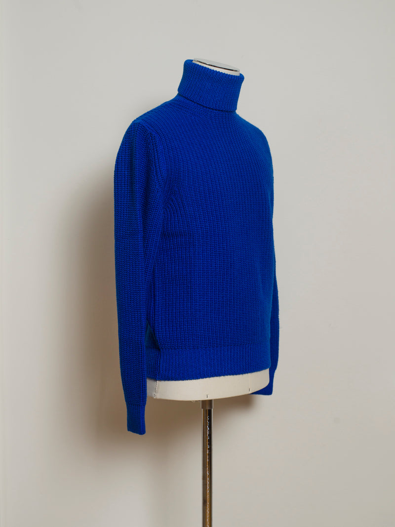 Beautifully heavy and robust merino wool roll neck knit.  100% Merino wool Art. D5M304PA Col.  762 / Bright Blue