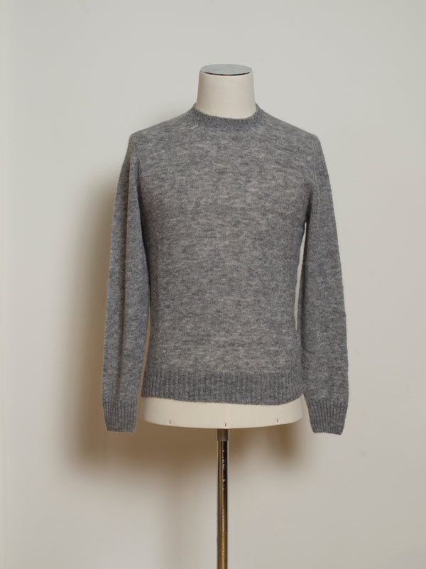 Soft, light and warm.  55% Baby alpaca 35% Polyamide 10% Wool Art. D8LL103 Col. 620 Light Grey