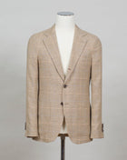 Soft shoulders and comfortable fit like only Naepolitans can do. Here you have the best of both worlds - sharp look and super comfortable fit.  Half lined Unconstructed shoulder 3 roll 2 Buttoning Side vents Notch lapel Patch pockets Composition: 66% Linen 34% Cotton Lining: 100% CU Color: 1600 / Sand Linea: Gaiola Modello: GJ02 Article: TS22141/1600 Made in Naples, Italy