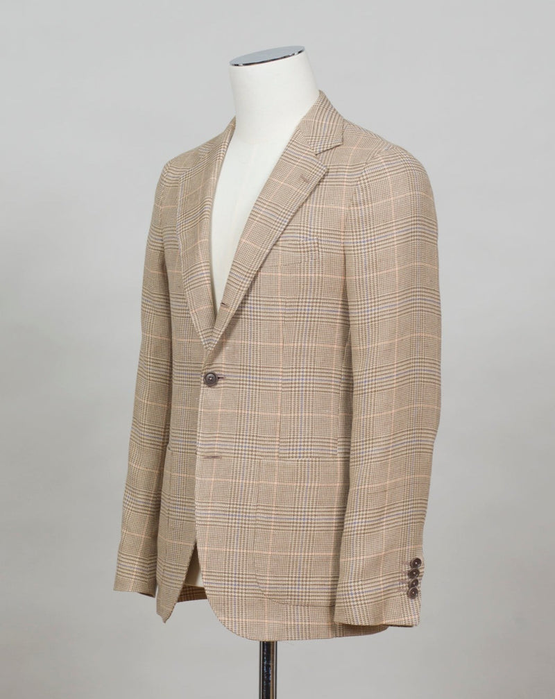 Soft shoulders and comfortable fit like only Naepolitans can do. Here you have the best of both worlds - sharp look and super comfortable fit.  Half lined Unconstructed shoulder 3 roll 2 Buttoning Side vents Notch lapel Patch pockets Composition: 66% Linen 34% Cotton Lining: 100% CU Color: 1600 / Sand Linea: Gaiola Modello: GJ02 Article: TS22141/1600 Made in Naples, Italy