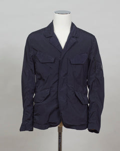 ed into a fibre fine enough to be used to weave Nycra.   CP Blazer  Nycra R MBZ250A00 5864G 888 Total Eclipse / Dark Blue 2 way zip + press studs in front 4 pockets in front with snap stud fastening Zippered pocket on left sleeve with C.P. Lens detailing Garment Dyed Quick Dry Stretch Multi filament