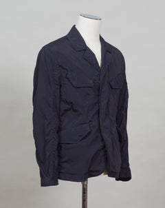 ed into a fibre fine enough to be used to weave Nycra.   CP Blazer  Nycra R MBZ250A00 5864G 888 Total Eclipse / Dark Blue 2 way zip + press studs in front 4 pockets in front with snap stud fastening Zippered pocket on left sleeve with C.P. Lens detailing Garment Dyed Quick Dry Stretch Multi filament