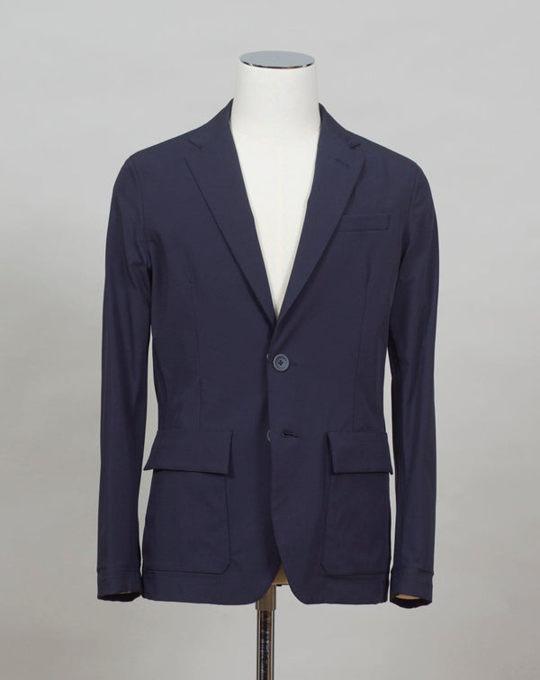 Herno technical weather proof blazer with taped seams. Notch lapel Unlined Taped seams Welted chest pocket Patch pockets with flaps Centre vent Col. 9294 / Navy 84% Nylon 16% Elastane Art. GA000130U 12301S