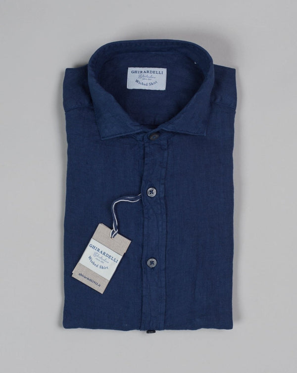 Ghirardelli 1911 Washed Linen linen Shirt. Relaxed shirt for casual summer outfits.   Linen fibre is highly breathable and quick drying, these are the basis for linens reputation as an ideal summer fabric.  GHIRARDELLI Linen shirt Mod 64/TC Col 238 / Blue Collar style B878 Composition: 100% Linen