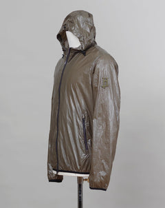 20 denier ultralight fabric bomber jacket. A garment with a sportswear look, dynamic and youthful. The bright and lively colors make it a casual but always outstanding garment. Regular fit Fixed hood adjustable with elasticated black drawstrings Two-way black zip fastening Pockets with black zip Detachable "H" patch in tone Unlined Col. 7730 / Light Military Art. GI000275U 12429 100% Polyamide