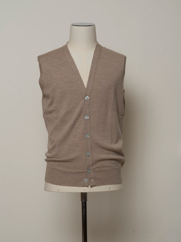 John Smedley Stavely Waistcoat / Soft Fawn