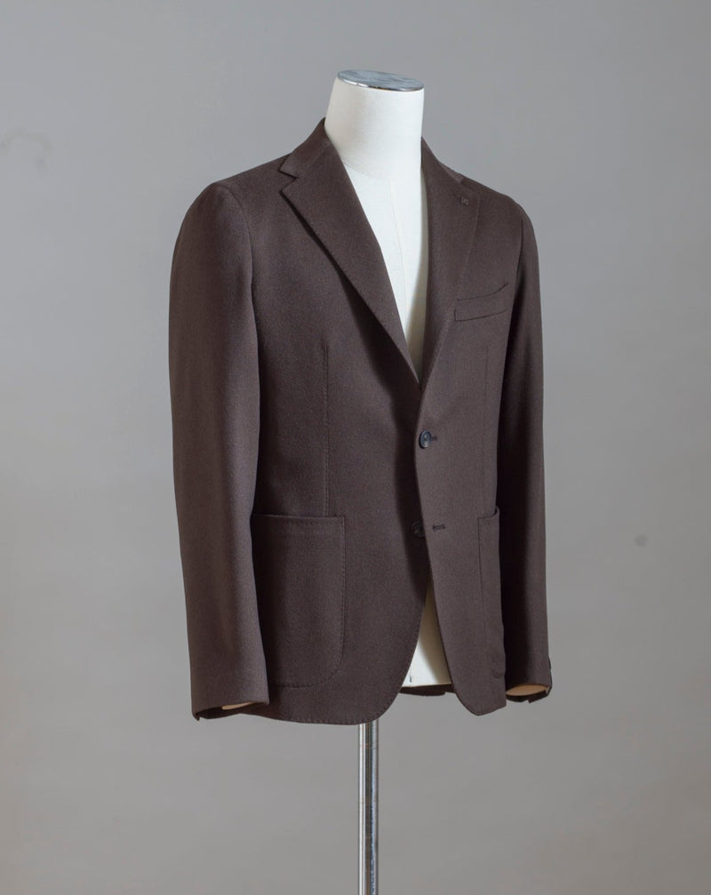 Tagliatore single breasted jacket. Being 100% camel the material is soft and warm, perfect for colder season. 100% Camel Mod. 1SMC22K Col. T5073 / Dark Brown Made in Martina Franca, Italy