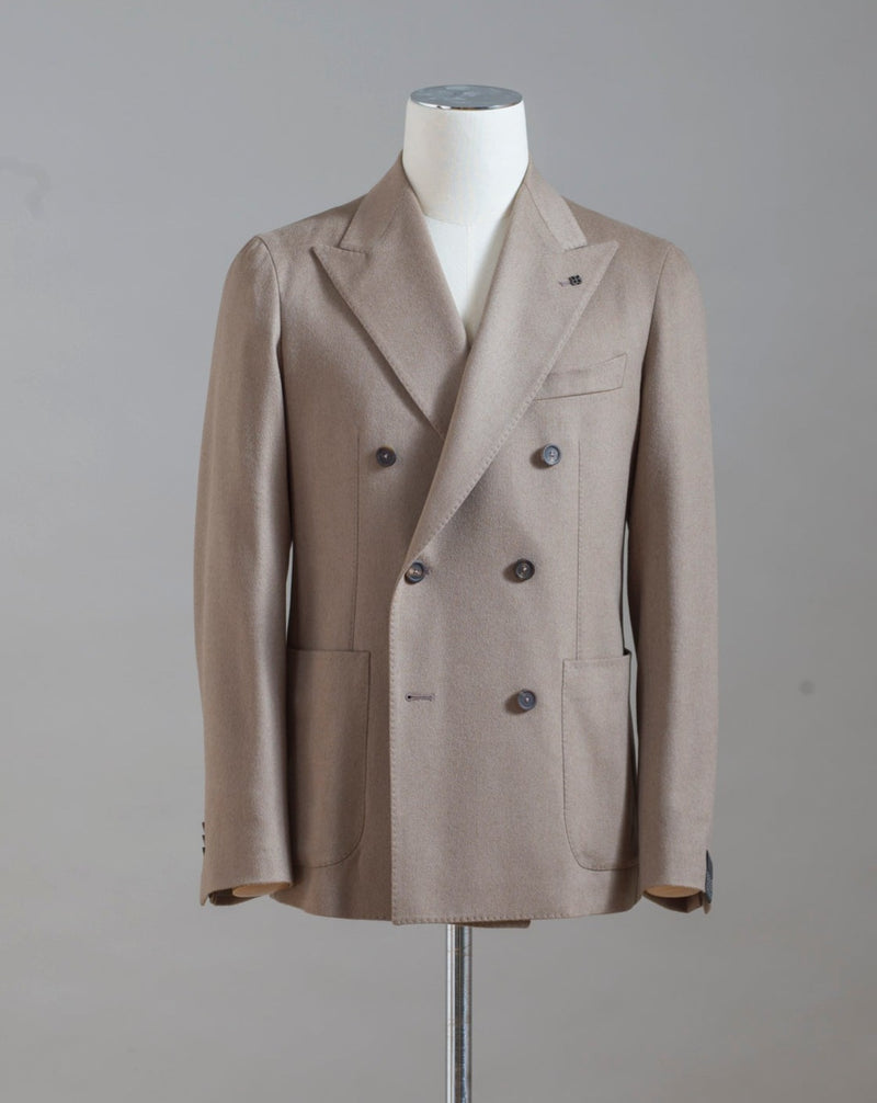  Tagliatore double breasted 100% camel jacket. Beautiful shade of beige combined with the softness of camelhair makes this jacket truly irresistible. 100% Camel Mod. 1SMC20K Col. T5075 / Camel Made in Martina Franca, Italy