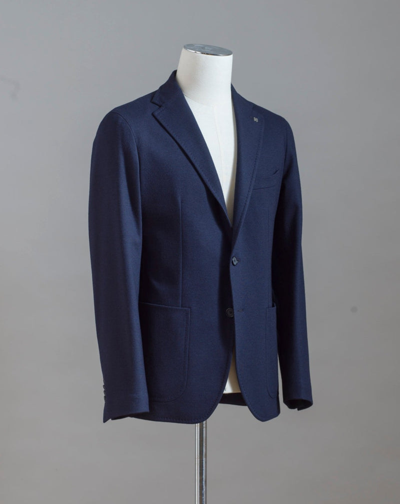 Tagliatore blazer made of linen/cotton jersey. Model Montecarlo, which is familiar to most of our regular customers. Slim fit with light unconstructed make. Being a jersey quality it sure is comfortable to wear. Loungewear feeling with a sharp look.