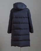 Herno Laminar Windstopper Bench Parka. GORE TEX Infinium™ membrane makes this parka totally wind and water proof. Combined with puffy down filling we have a extremely warm parka coat as a result. 80% Down 20% Waterfowl Feathers PI00228UL 11106 Col. 9300 / Black Removable hood Two way zipper