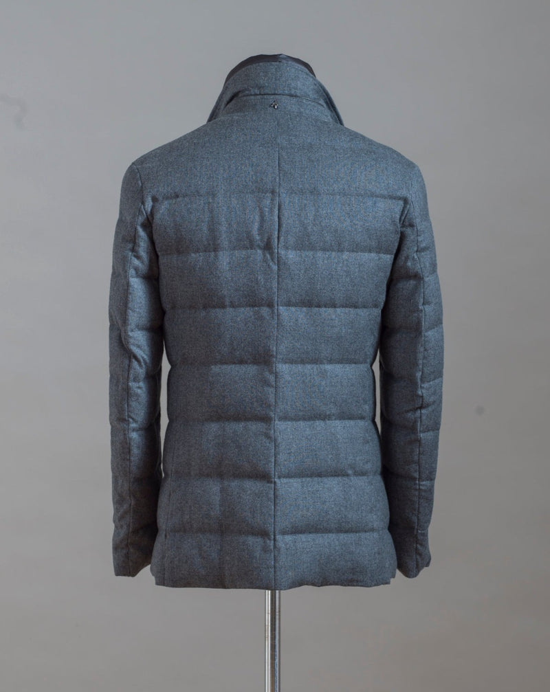 Montecore Reda Active Flannel Down Jacket. Made of entirely traceable ZQ-certified Merino wool.   100% Merino wool upper 90% Down 10% Feather filling Removable bib Zippered side pocket Art. F03MUCX504 Col. 202 / Grey
