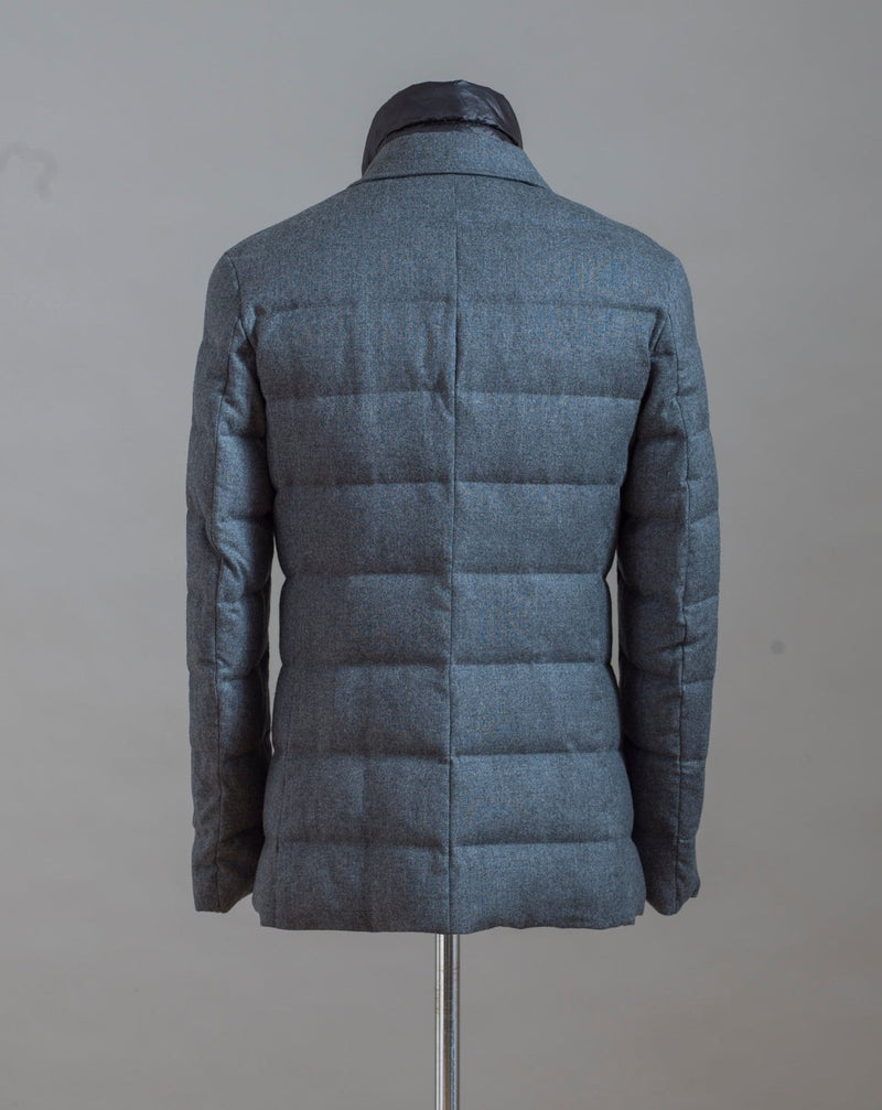 Montecore Reda Active Flannel Down Jacket. Made of entirely traceable ZQ-certified Merino wool.   100% Merino wool upper 90% Down 10% Feather filling Removable bib Zippered side pocket Art. F03MUCX504 Col. 202 / Grey