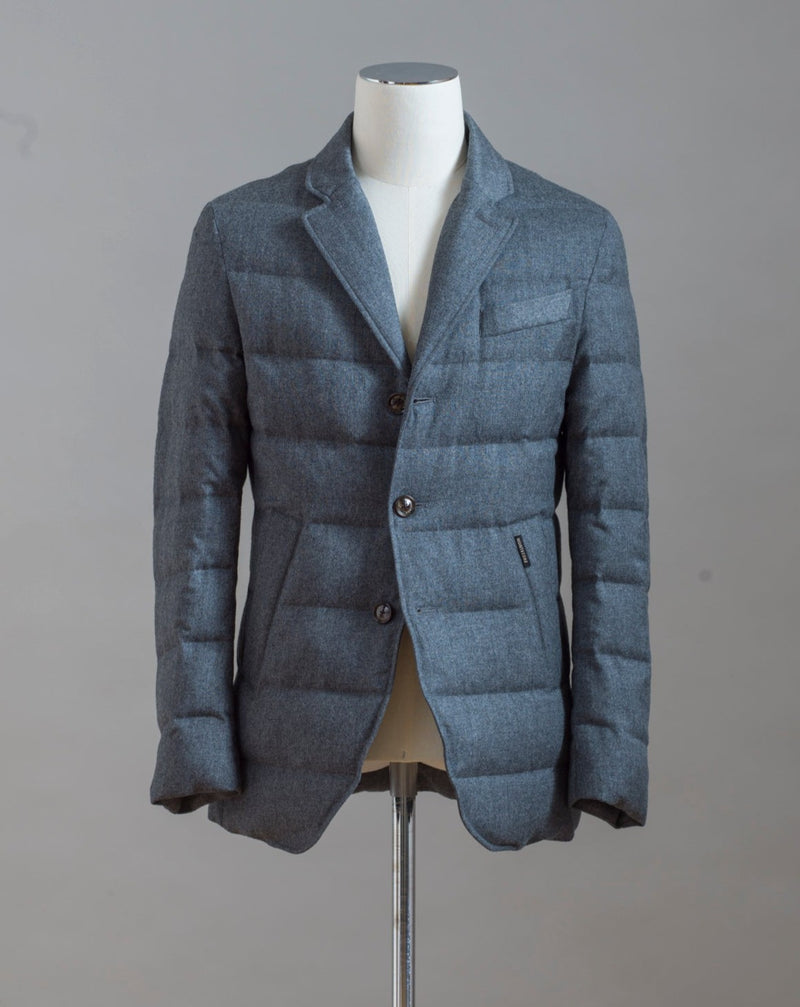 Montecore Reda Active Flannel Down Jacket. Made of entirely traceable ZQ-certified Merino wool.   100% Merino wool upper 90% Down 10% Feather filling Removable bib Zippered side pocket Art. F03MUCX504 Col. 202 / Grey