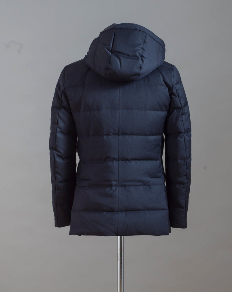 Montecore Hooded Down Jacket. Removable bib form more versatile use. Upper Super 120´s extrafine wool  90% Down 10% Feather filling Art. F03MUCX581 Col. 106 / Navy Removable bib Side vents with snap fasteners