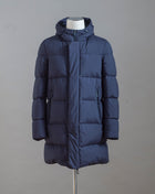 Herno Laminar Down Gore Windstopper Fishtail Parka. GORE TEX Infinium™ membrane makes this parka totally wind and water proof. Add puffy down filling and you do not have to worry about the winter conditions any more. Art. PI00245UL 11106 Col. 9201 / Navy 80% Down 20% Feather Fixed hood Two way zipper in front