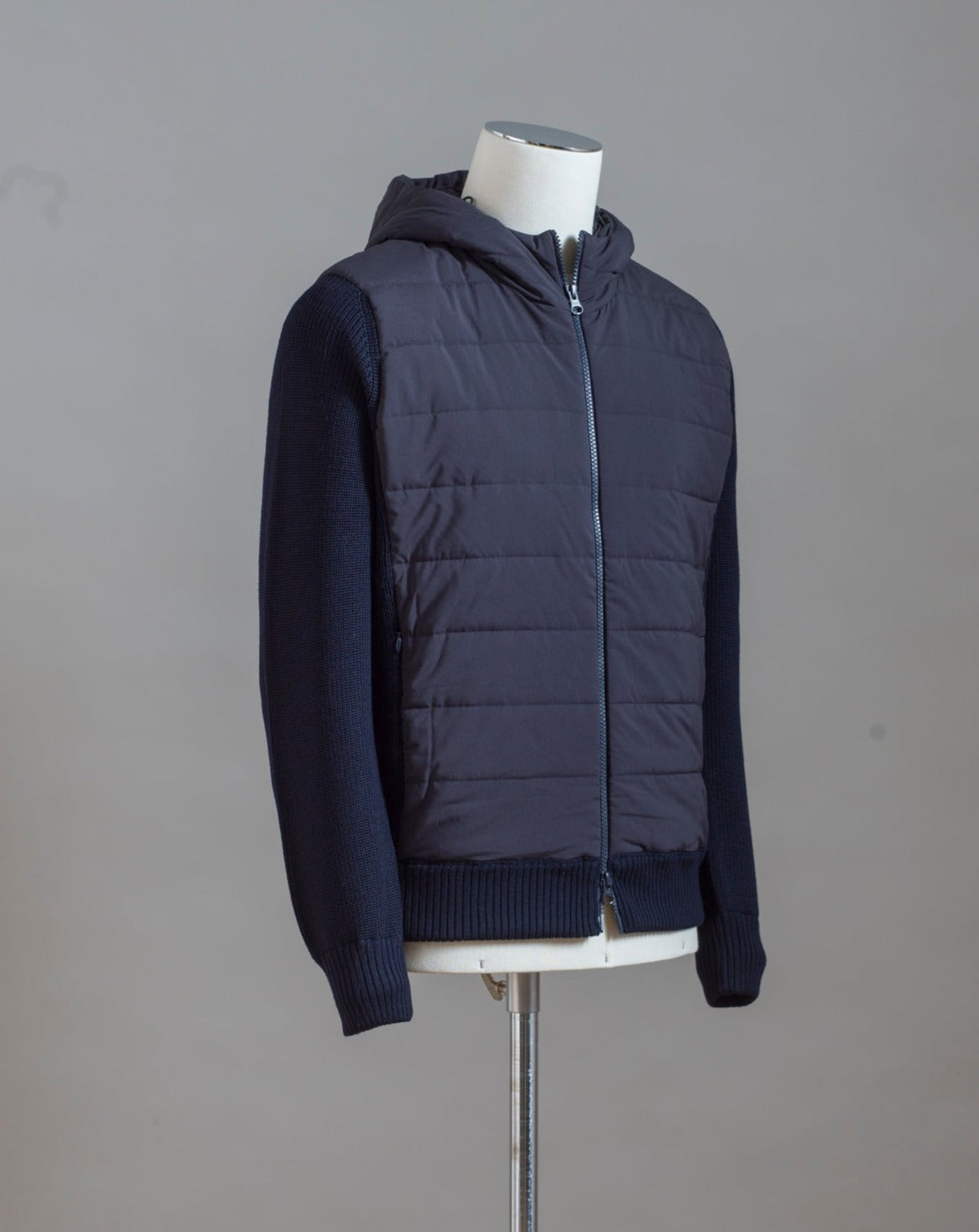  Gran Sasso Rain Wool zippered hoodie with nylon front. Rain wool water-repellent treatment makes this garments water repellent.   Fibres of the garment has been treated with TEFLON™ fabric protector applied by Zegna Baruffa Lane Borgosesia Full Zip closure Removable hood Ribbed hem and cuffs Article: 23177/24613 Colore: 598 / Dark Blue Made in Italy