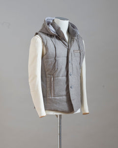 Gran Sasso hooded flannel waistcoat. Part of the iconic and always elegant Gran Sasso Sartorial line.  Wool and Alcantara Detachable hood (zip) Zippered side pockets  Art. 23192/51303 Col. 017 / Taupe (gray-brown) Made in Italy