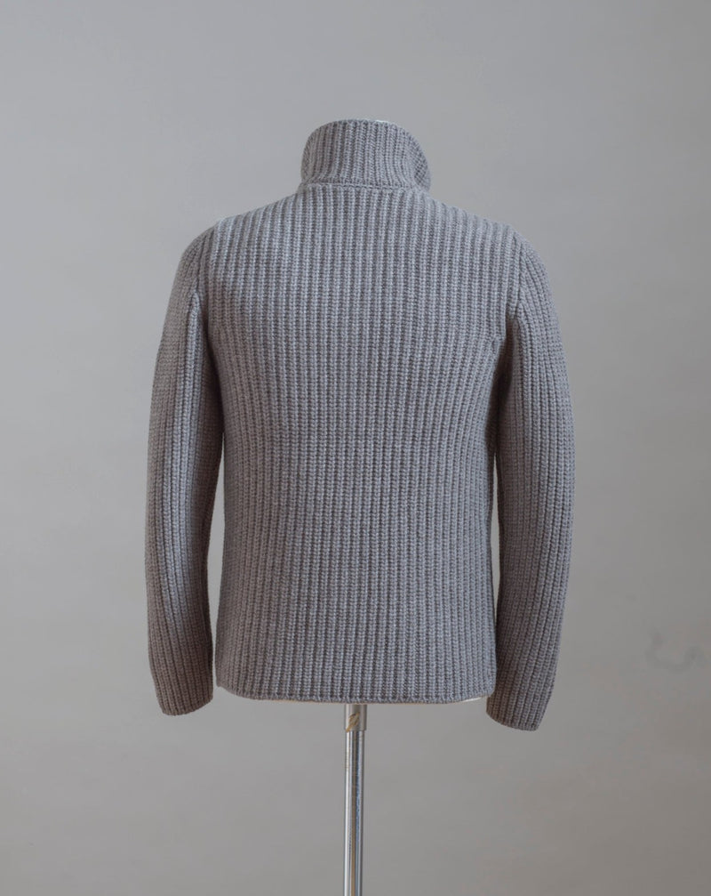 Heavy ribbed jacket made of 5-Ply Super Geelong wool. Geelong wool has as soft touch as cashmere, yet it is remarkably durable. Elegant, comfortable and practical wool quality, perfect for a chunky garment like this.  100% Geelong wool 3 Patch pockets 3 Buttons Mod.  10166/25028 Col. 017 / Taupe (brown-gray) Made i Italy