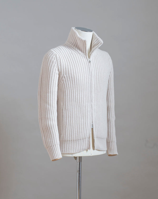 Gran Sasso heavy ribbed knitted jacket with full length two way zip in front. Great piece for layering as the weather gets colder. Art. 10155 / 19643 Col. 113 / Natural White 80% Wool 10% Cashmere 10% Viscose