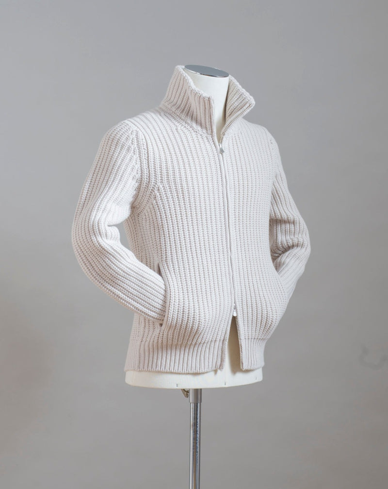 Gran Sasso heavy ribbed knitted jacket with full length two way zip in front. Great piece for layering as the weather gets colder. Art. 10155 / 19643 Col. 113 / Natural White 80% Wool 10% Cashmere 10% Viscose