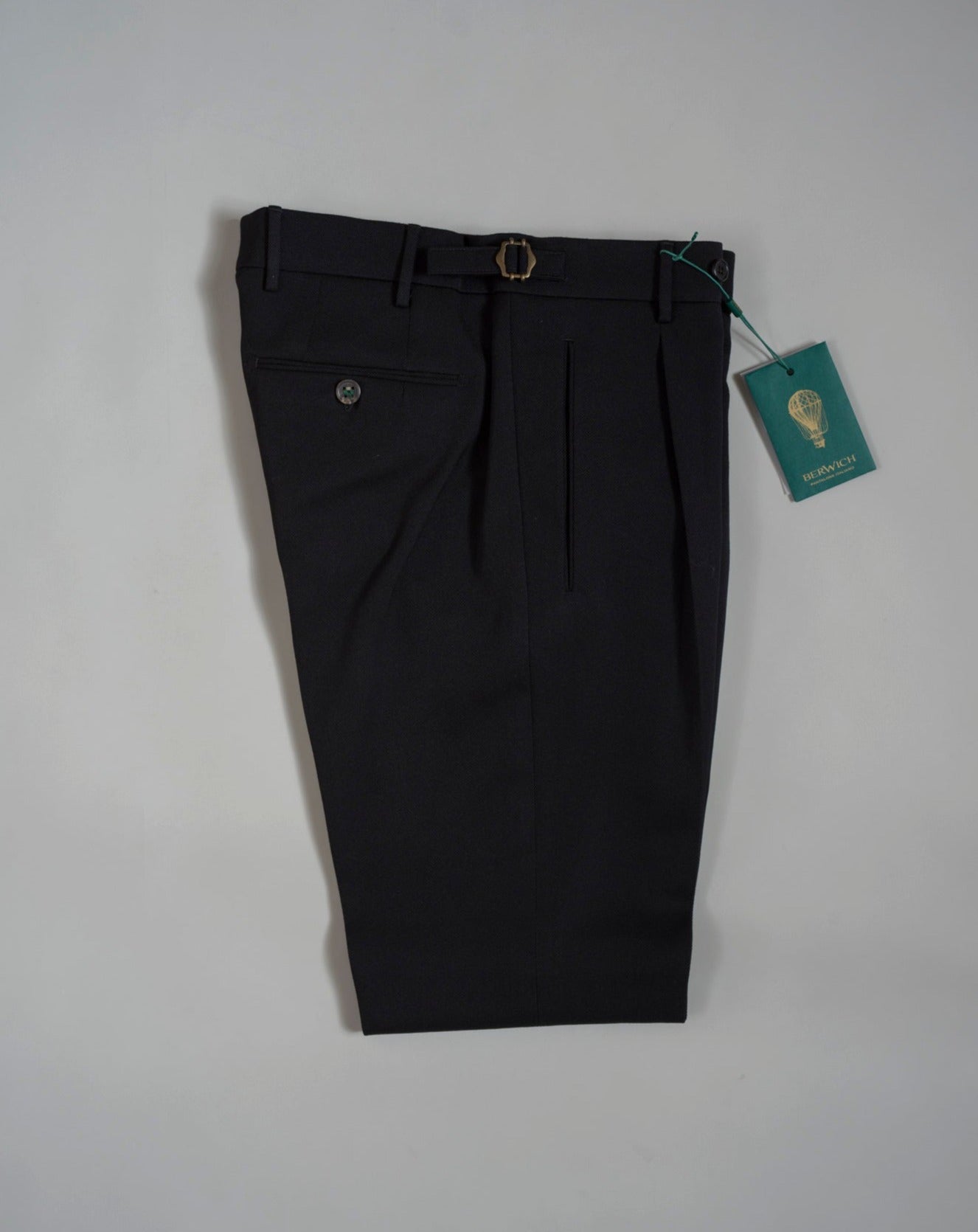 Berwich model Retrolong pants with 1 pleat in front and side adjusters. Very up-to-date and comfortable model; nicely roomy upper part and slim in the bottom. Color: Army Model: Retrolong Article: sb1201 70% Wool 30% Cotton. Natural stretch.  Made in Martina Franca, Italy