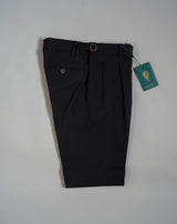 Berwich model Retrolong pants with 1 pleat in front and side adjusters. Very up-to-date and comfortable model; nicely roomy upper part and slim in the bottom. Color: Army Model: Retrolong Article: sb1201 70% Wool 30% Cotton. Natural stretch.  Made in Martina Franca, Italy