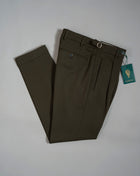 Berwich model Retrolong pants with 1 pleat in front and side adjusters. Very up-to-date and comfortable model; nicely roomy upper part and slim in the bottom. Color: Army Model: Retrolong Article: sb1201 70% Wool 30% Cotton. Natural stretch.  Made in Martina Franca, Italy