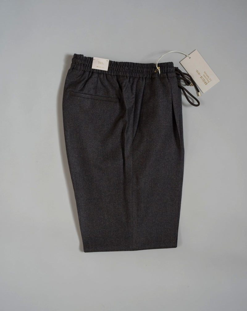 Wool flannel drawstring trousers by Briglia 1949. Next level comfort and style in one package. Fits true to the size. If in doubt of your size, please contact us HERE Single pleat 100% Wool  Drawstring Slanted side pockets 2 back pockets Plain hem Model: Wimbledons Art: 422129 Col: 00056 / Brown Melangé Made in Naples, Italy
