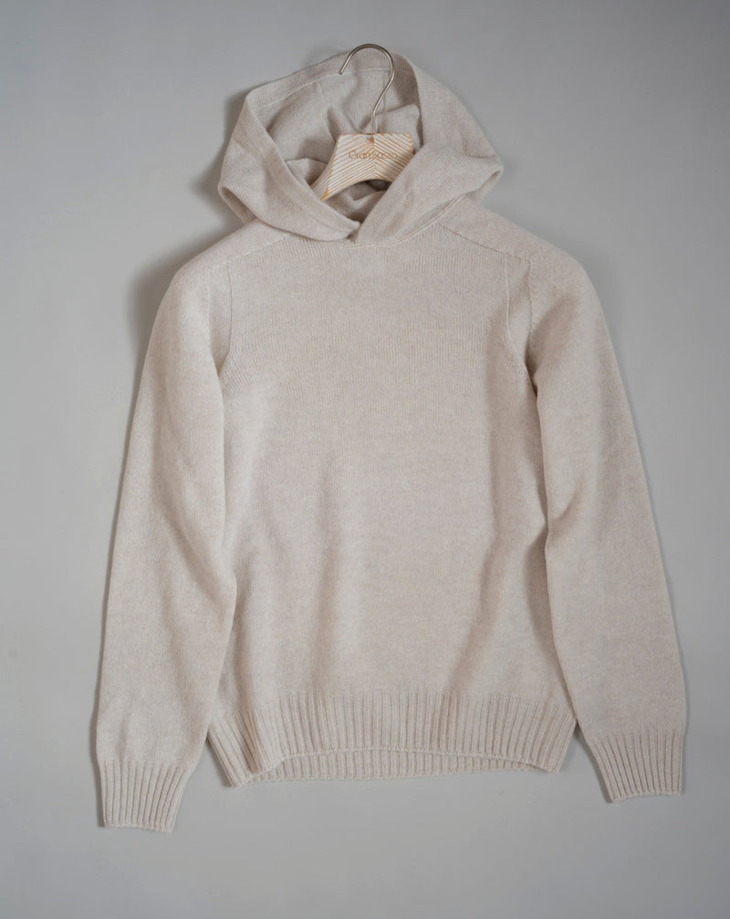 Hooded stitch sweater in Super Geelong wool. A sporty garment that you can match with jeans for an urban look or with jogging-style trousers for a sporty and refined outfit. Geelong wool has as soft touch as cashmere, yet it is remarkably durable. One of the best wool qualities you can find.  Hooded Sweater 100% Wool  Ribbed hem and cuffs Article:  24171/25024 Colore: 054 / Panna Made in Italy