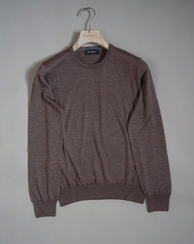 18 gauges cashmere and silk crew neck sweater. A thin, soft and precious garment to keep as an anchor piece in your everyday wardrobe essentials.  70% Cashmere 30% Silk Crew neck Article: 43167/15390 Color: 170 / Brown1 Made in Italy