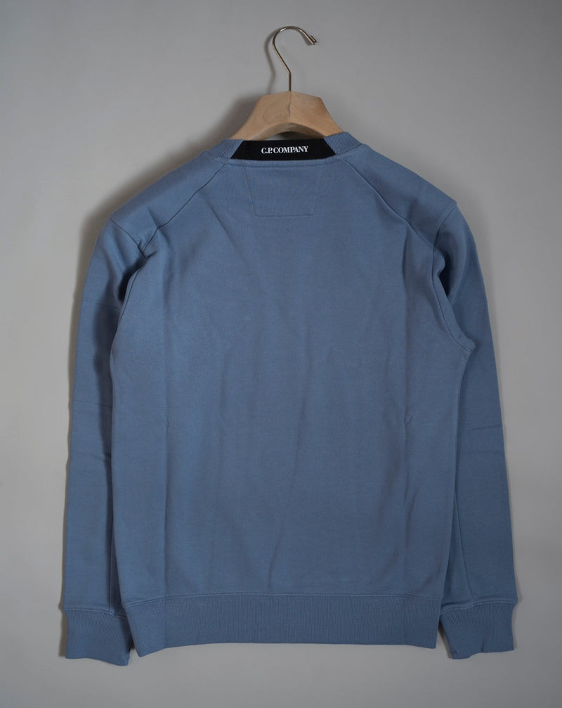 C.P. Company's classic men's sweatshirt, cut with a snug crew neck collar, ribbed trims and a secure zippered sleeve pocket featuring the C.P. Company Lens detail.   CP COMPANY 100% cotton 132CMSS022A 005086W SWEATSHIRTS - CREW NECK 843 Dusty Light Blue