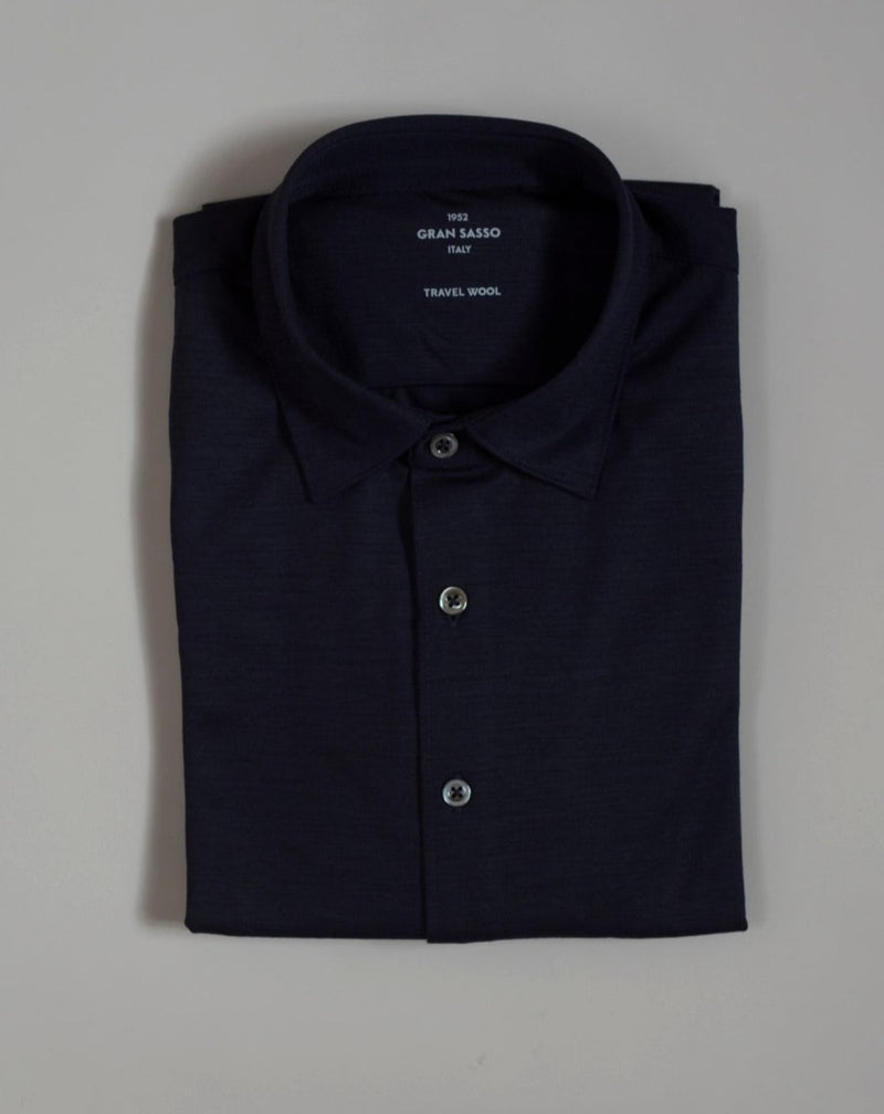 Gran Sasso Travel Wool full buttoned shirt. Travel Wool is a machine-washable and tumbler-dry extra-fine merino yarn, stain-resistant with eco-idro treatment and, thanks to the tight and narrow weave of the yarn, it is extremely resistant to wear and pilling.  Long Sleeves Full buttoned 100% Merino Travel wool Art.  60122/69001 Col. 598 /  Navy Made in Italy