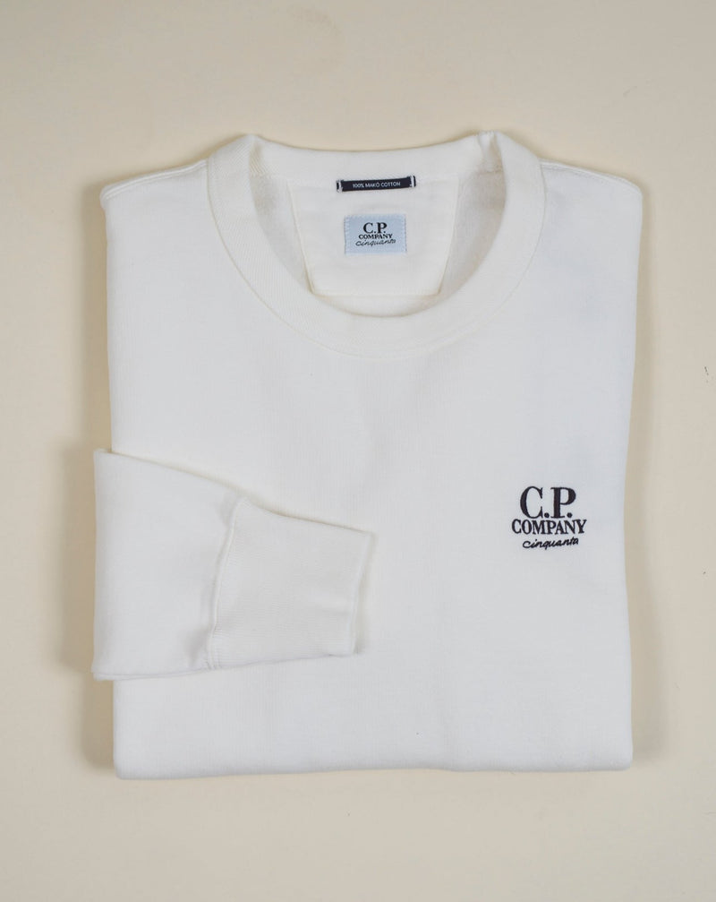 C.P. Company sweatshirt with 50th anniversary Cinquanta-logo.  Crewneck construction Long sleeve Ribbed cuffs and hem 100% Makó Cotton Fits true to the size 11CMSS320A 005388W Col. 103 / White