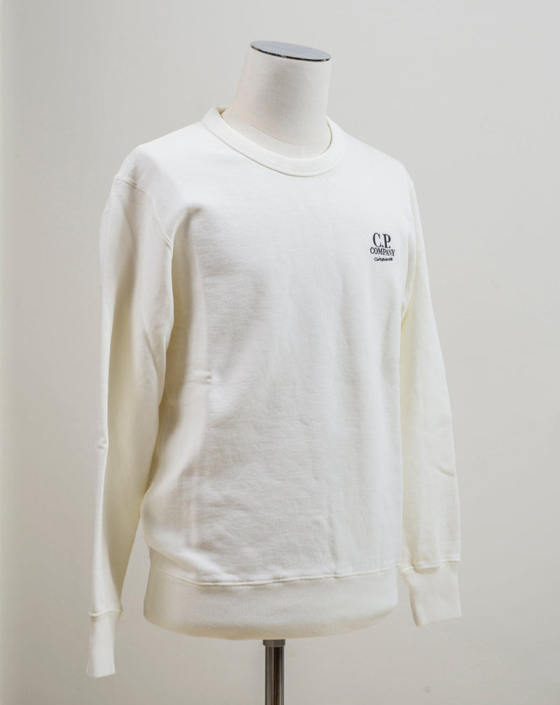C.P. Company sweatshirt with 50th anniversary Cinquanta-logo.  Crewneck construction Long sleeve Ribbed cuffs and hem 100% Makó Cotton Fits true to the size 11CMSS320A 005388W Col. 103 / White